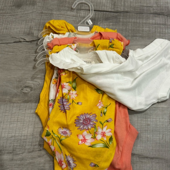 NWT 0-3 months baby girl 5-pack short sleeve onesies and 2 matching pants - Picture 2 of 8